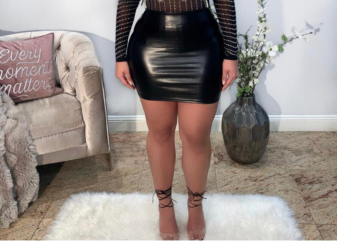Milky Black Skirt