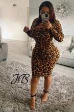 Load image into Gallery viewer, Leoparda Lady Dress

