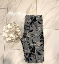 Load image into Gallery viewer, JB Soft High waisted Biker Shorts
